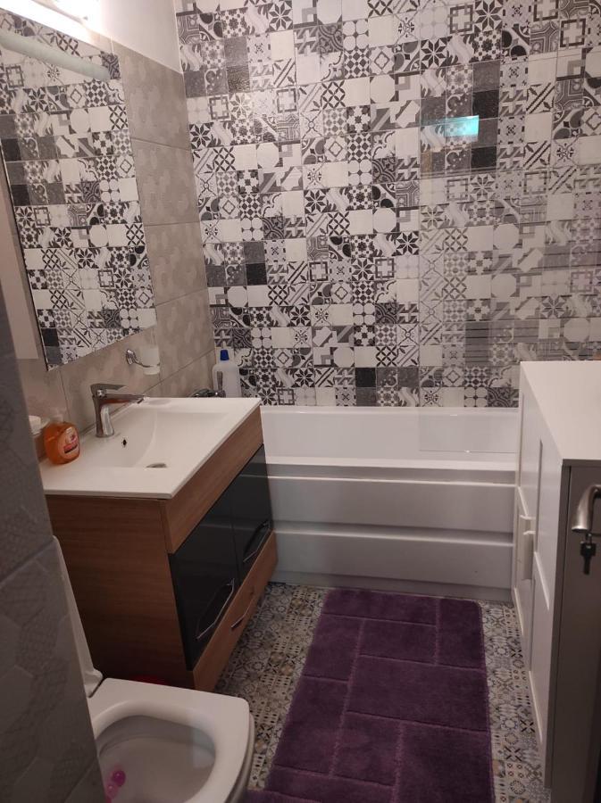 Private Room Near 3 Min Metrou Crangasi, 40 M2 Bucharest Exterior photo